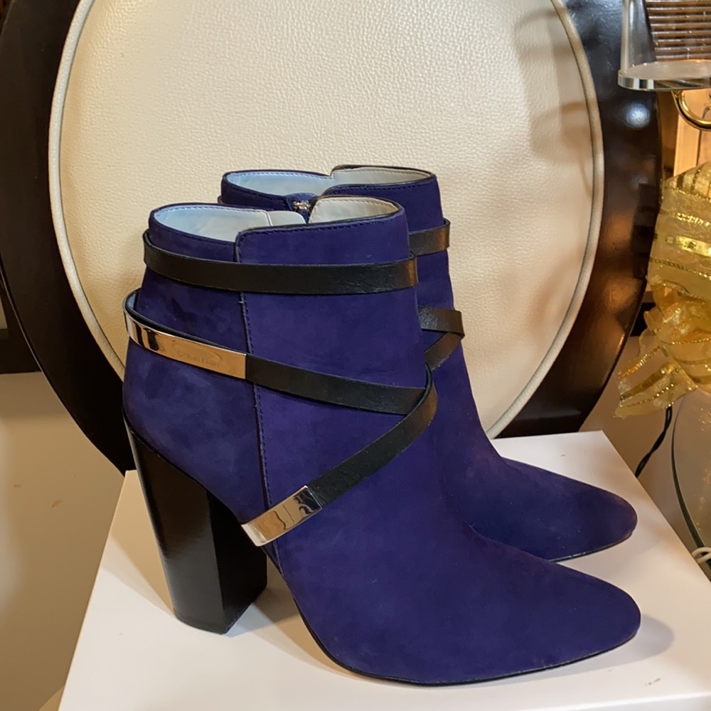 Beautiful Calvin Klein boots fairly used in good condition.